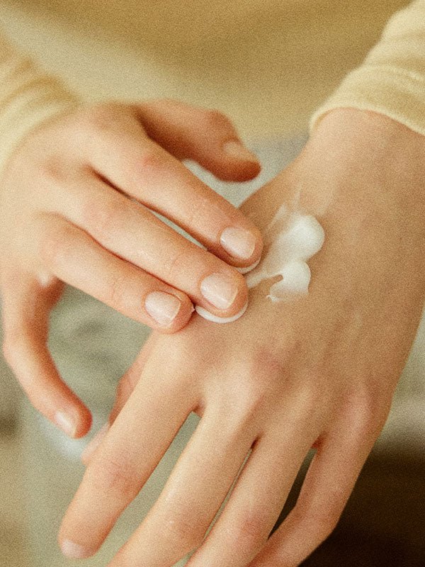 hetras Perfume Essence Hand Lotion 515ml | Lakinza K - beauty Canada