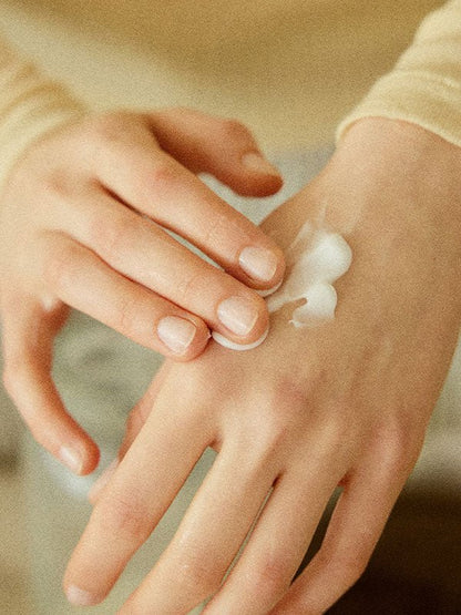 hetras Perfume Essence Hand Lotion 515ml | Lakinza K - beauty Canada